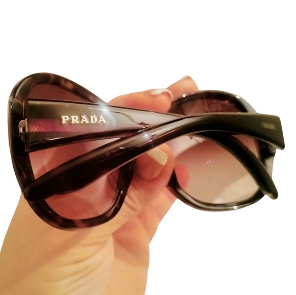 Vintage Prada 100% authentic oversized sunglasses with COA and box - Picture 5 of 8